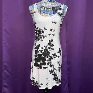 ❌❌ SOLD LPH ❌❌❌Vermilli Fitted Dress SMALL MEDIUM